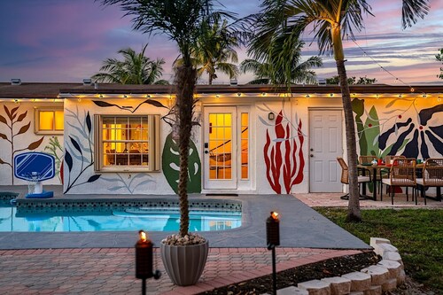 Sunny-Haven 3 Bedroom PoolVilla With GameRoom near the Beach & Shopping Centers