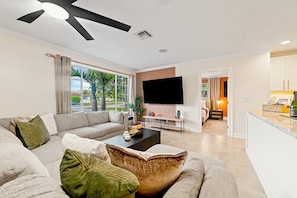 Smart TV, futbolito y tenis de mesa