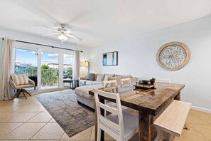 TV - Relax and Recharge SeaCrest Pool, Gym, Steps 2 Beach (Fort Walton Beach)