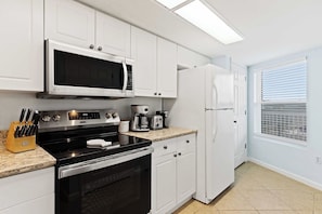 Fridge, microwave, stovetop, dishwasher