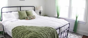 The Comfy Cottage-4 BR, 2 BA, Sleeps up to 10!