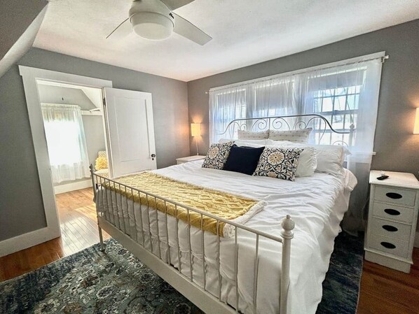 4 bedrooms, iron/ironing board, free WiFi, bed sheets