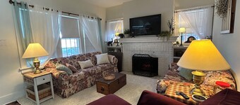Charming, central locale, 4BR/2BA home-private deck, grill and yard-sleeps 10