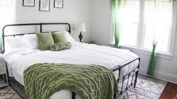 4 bedrooms, iron/ironing board, free WiFi, bed sheets