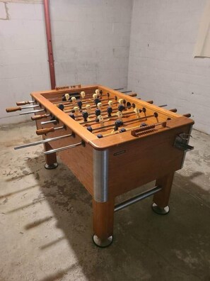 Game room - The Comfy Cottage-4 BR, 2 BA, Sleeps up to 10! (Hastings)