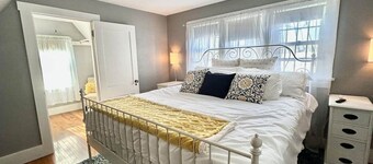 The Comfy Cottage-4 BR, 2 BA, Sleeps up to 10!