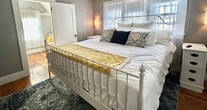 The Comfy Cottage-4 BR, 2 BA, Sleeps up to 10!