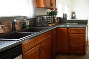 冰箱、微波炉、烤箱、炉灶