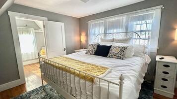 4 makuuhuonetta, silitysrauta/-lauta, ilmainen Wi-Fi, vuodevaatteet