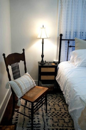 4 makuuhuonetta, silitysrauta/-lauta, ilmainen Wi-Fi, vuodevaatteet