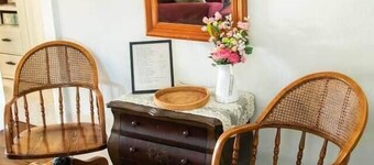 The Comfy Cottage-4 BR, 2 BA, Sleeps up to 10!