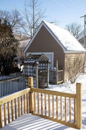 Unclassified image, 4 of 47, button - The Comfy Cottage-4 BR, 2 BA, Sleeps up to 10! (Hastings)