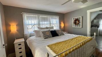 4 bedrooms, iron/ironing board, free WiFi, bed sheets