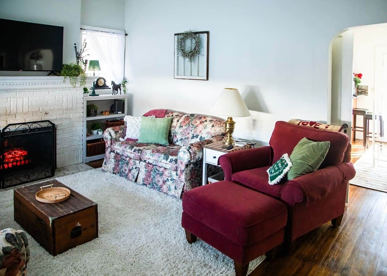 Smart TV, fireplace