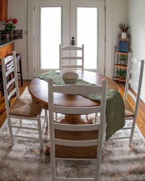 Dining - The Comfy Cottage-4 BR, 2 BA, Sleeps up to 10! (Hastings)