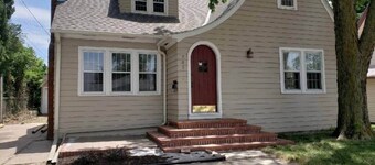 The Comfy Cottage-4 BR, 2 BA, Sleeps up to 10!