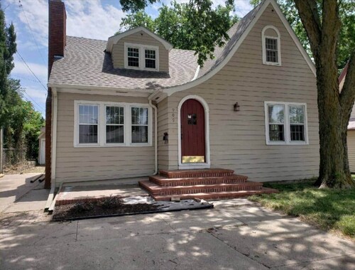 The Comfy Cottage-4 BR, 2 BA, Sleeps up to 10!