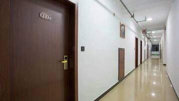 المنشأة من الداخل