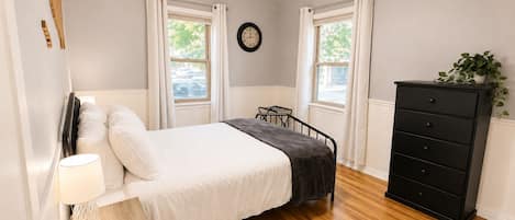 2 bedrooms, iron/ironing board, free WiFi, bed sheets