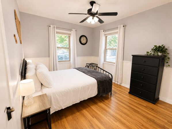 2 habitaciones, tabla de planchar con plancha y wifi gratis