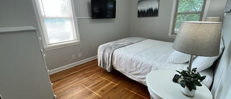 2 bedrooms, iron/ironing board, Internet, bed sheets