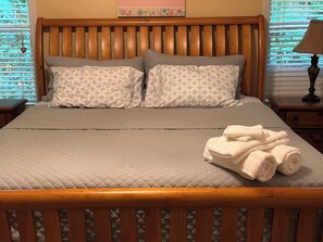 4 bedrooms, iron/ironing board, WiFi, bed sheets