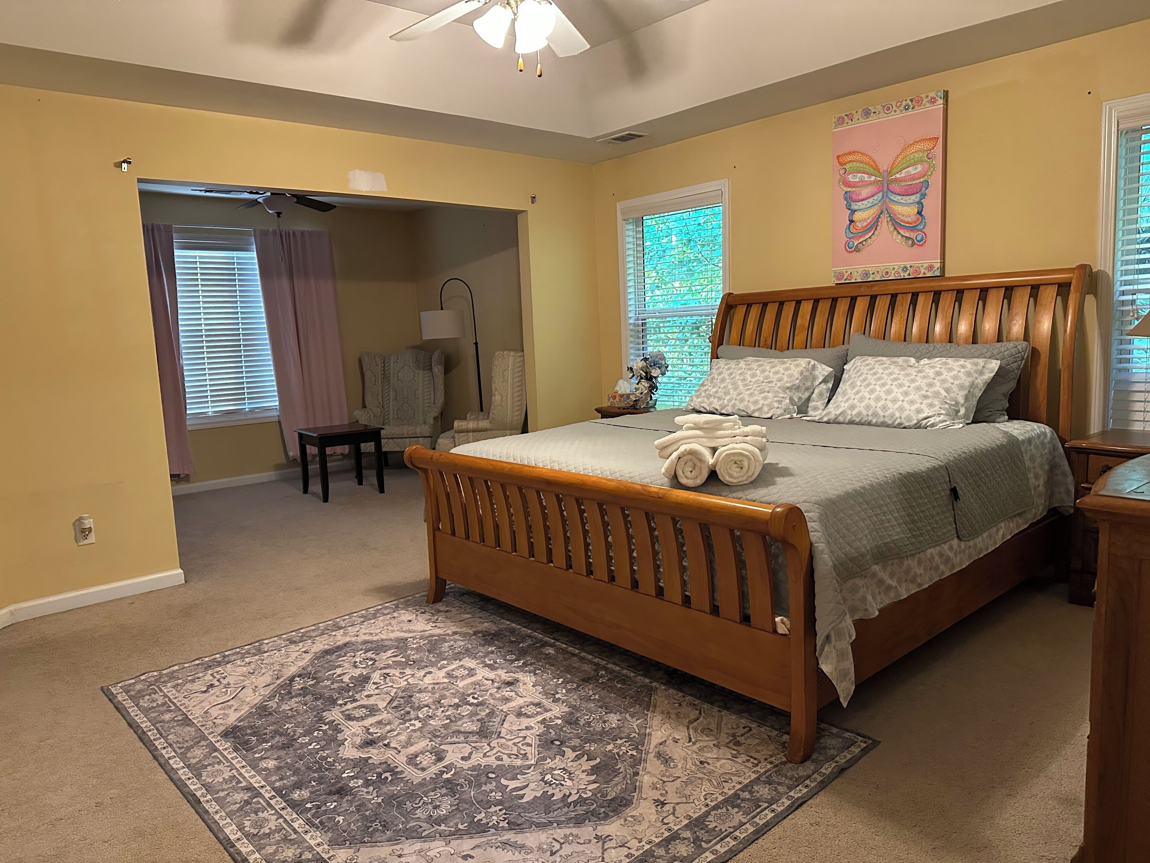 4 bedrooms, iron/ironing board, WiFi, bed sheets