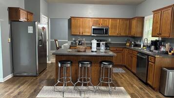 Mikroaaltouuni, uuni, liesi, astianpesukone