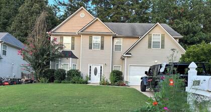 Enjoyable 4-bedroom house with AC in Dallas. Great place for the family & frnds