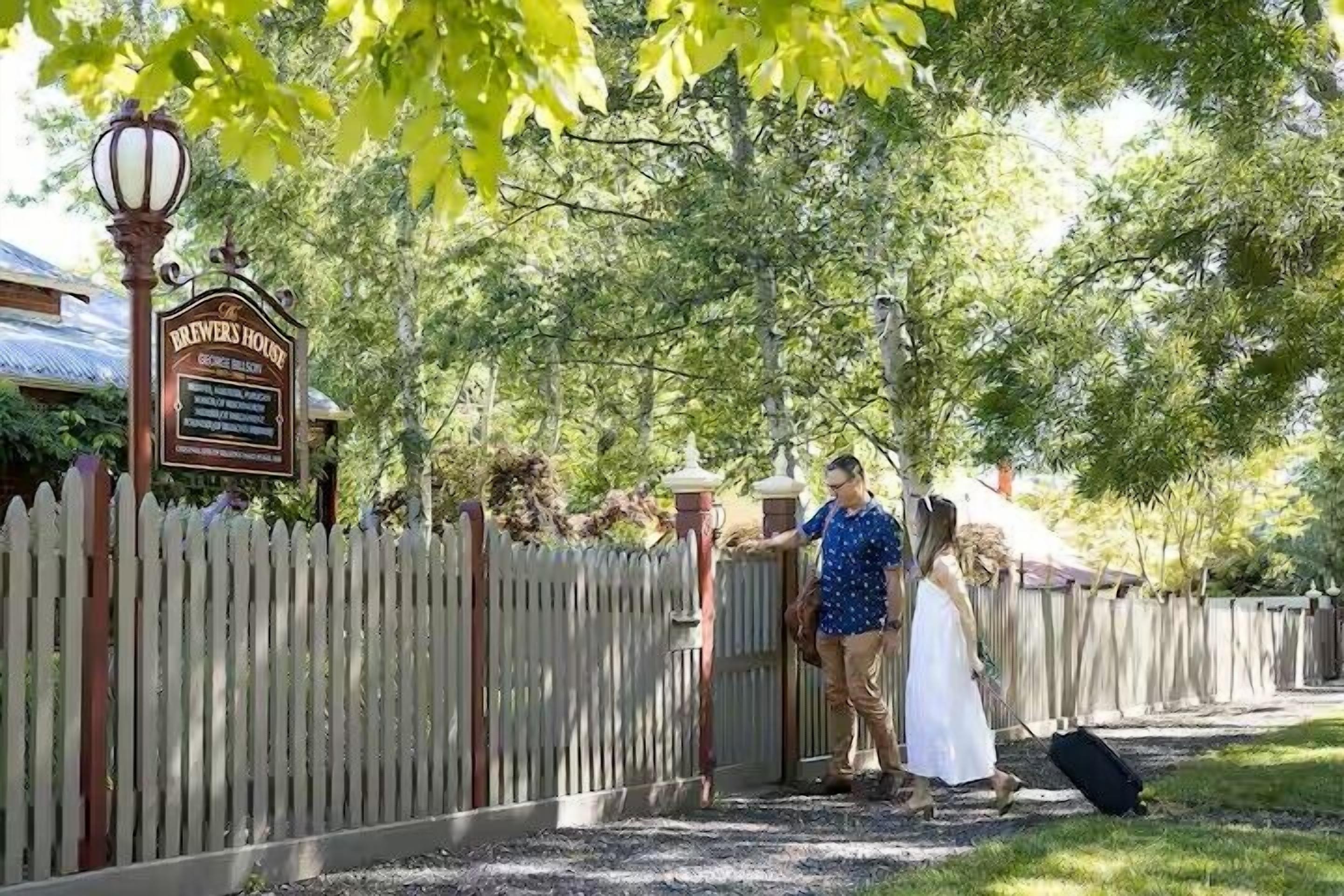 A wooden fence with a sign that reads "BREWERS HOUSE."