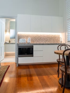 Suite, balcone, vista giardino | Cucina privata