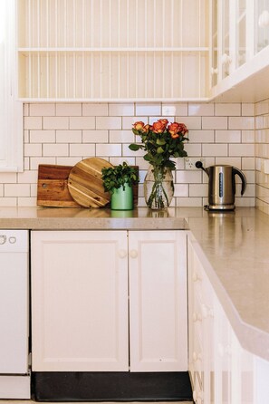 House, 3 Bedrooms | Private kitchen - The Brewers House (Beechworth)