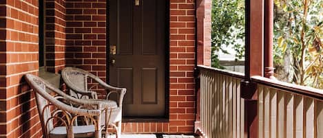 Svit - balkong - utsikt mot trÀdgÄrden | Terrass/Patio