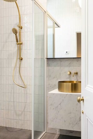 Bathroom - The Brewers House (Beechworth)