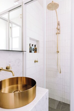 Bathroom - The Brewers House (Beechworth)