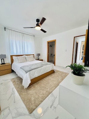 3 bedrooms, iron/ironing board, internet, bed sheets