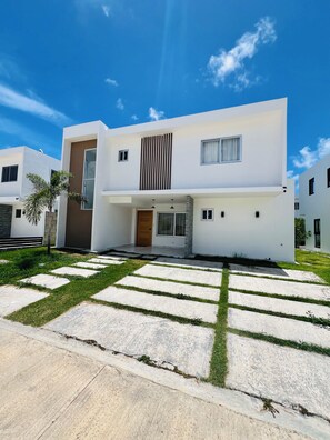 Exterior - 3 bedrooms close to downtown, in punta cana, free wifi (Punta Cana)