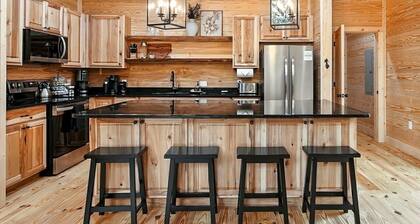 Family-Friendly 5BR Cabin - Near Pisgah National Forest & Brown Mtn OHV Trails