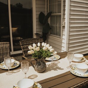 Outdoor dining - Savannah Oasis 10min to Beach + Historic Downtown (Savannah)