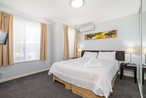 2 bedrooms, iron/ironing board, travel cot, free WiFi