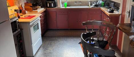 冰箱、微波炉、烤箱、炉灶