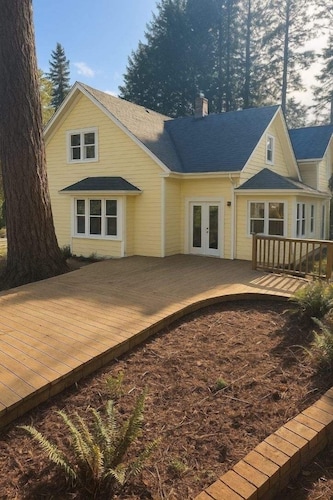 Lovely 2-bedroom 5 Bed house in Coos Bay -Beach -Bay -Lakes