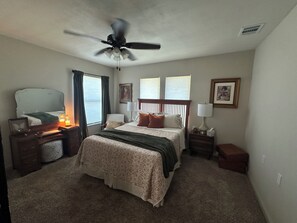 2 bedrooms, iron/ironing board, travel cot, free WiFi