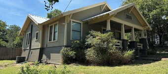 2-bedroom house in Stephenville—walk to downtown and 2 minutes from TSU campus