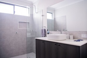 Shower, hair dryer, towels, shampoo