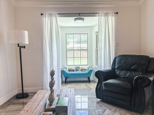 Spacious Seabrook Stay - 5 mins from Kemah Boardwalk