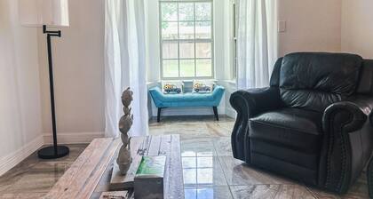 Spacious Seabrook Stay - 5 mins from Kemah Boardwalk