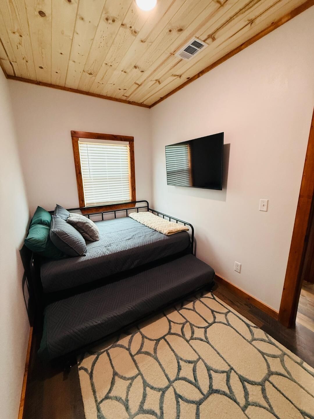 2 dormitoris, planxa i posts de planxar, wifi i roba de llit 