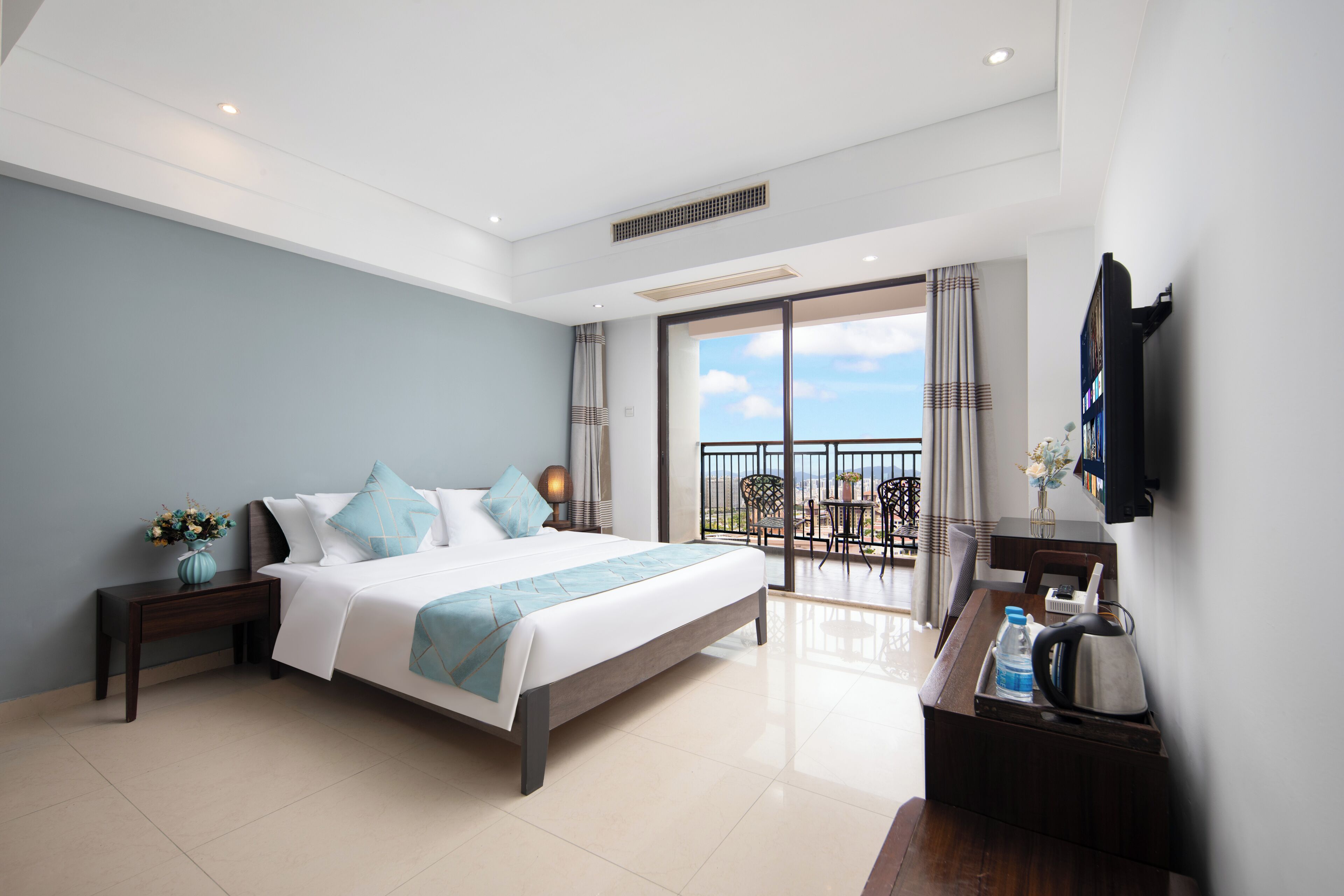 ロマンティック ダブルルーム バルコニー オーシャンビュー | 羽毛の掛け布団、遮光カーテン、WiFi (無料)、ベッドシーツ