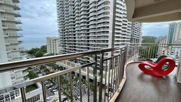 Suite Luxe, balcon, vue mer | Terrasse/Patio